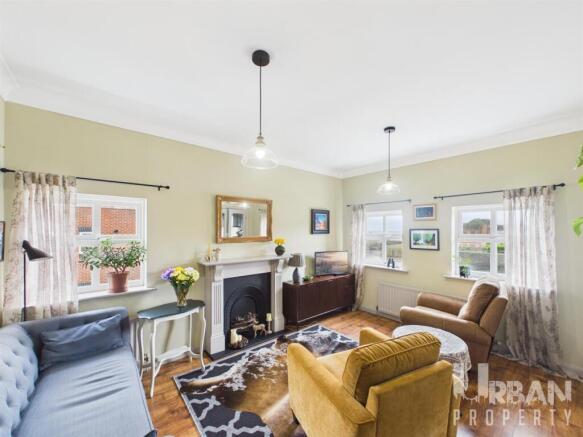 3 bed Apartment to rent Image 6
