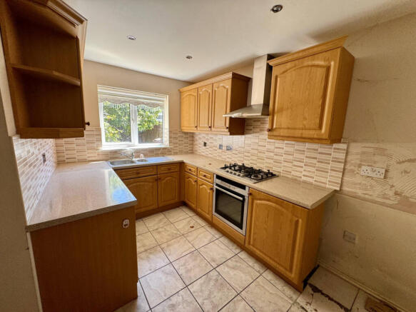 4 bed Detached for sale Image 5
