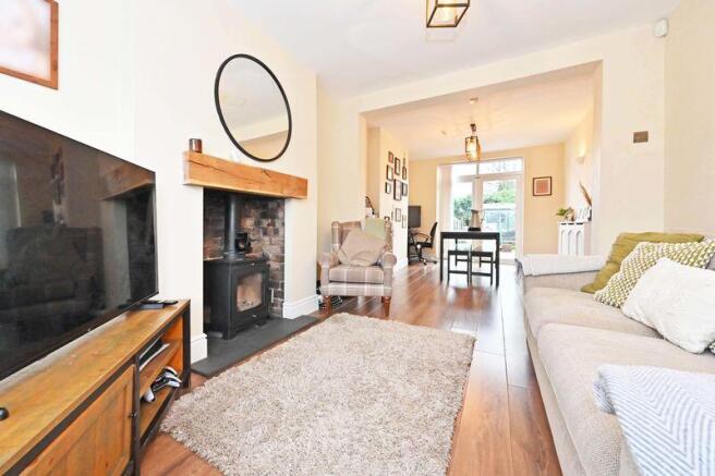 THROUGH LOUNGE/DINER