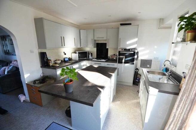 KITCHEN/DINING ROOM
