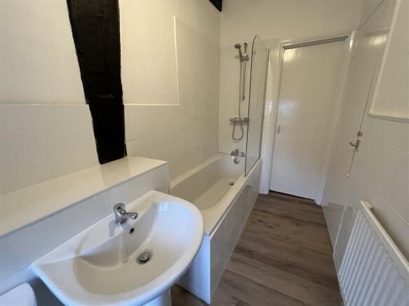 Bathroom (2).JPG