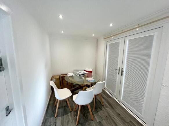 3 bed Terraced to rent Image 5