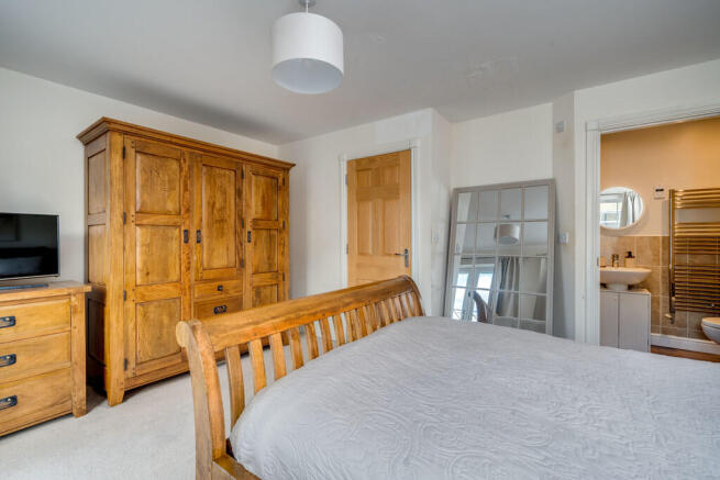 4 bed Town House for sale Image 9