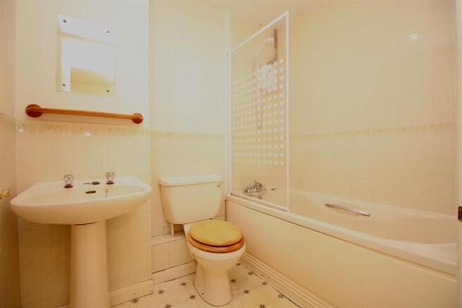 6 Bridleway Lane Bathroom.JPG