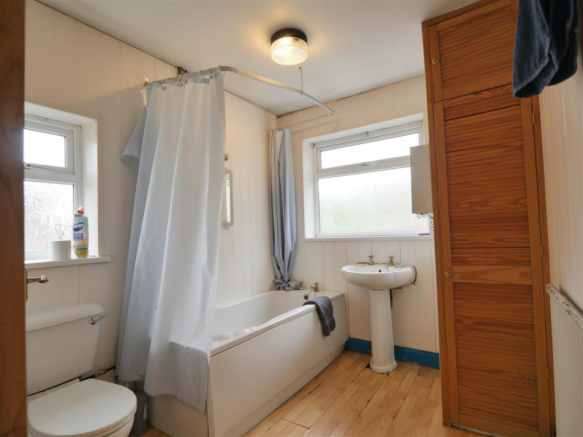 3 bed Semi-Detached for sale Image 6