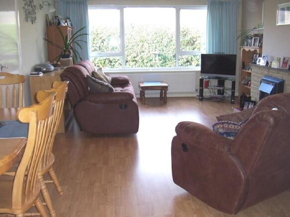 Lounge/dining rm x2