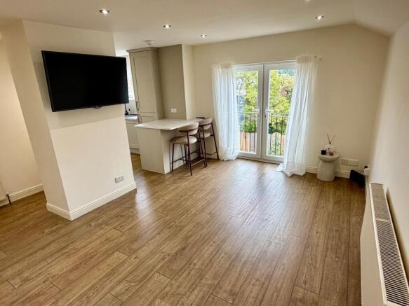 KITCHEN AND DINER/LOUNGE