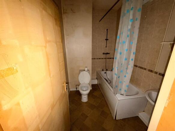 4 bed Block of Apartments for sale Image 8