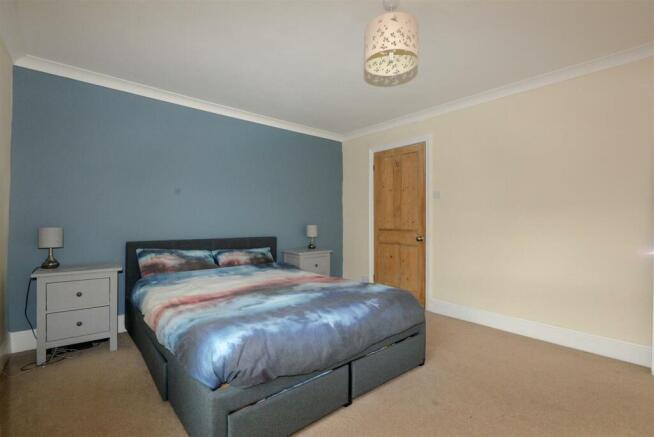 Bedroom1 3.jpg
