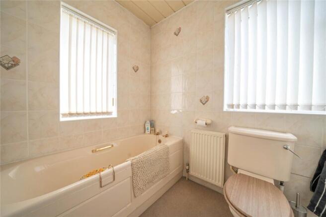4 bed Semi-Detached for sale Image 5