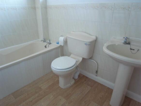 BATHROOM/WC