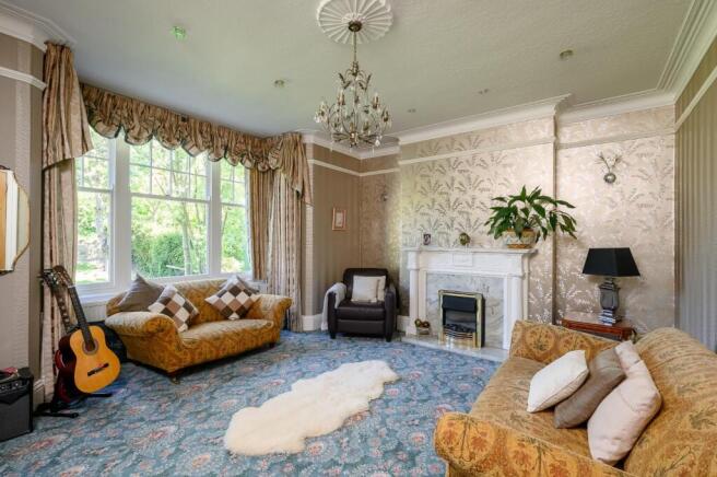 5 bed House for sale Image 11