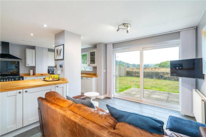 6 bed Detached for sale Image 8