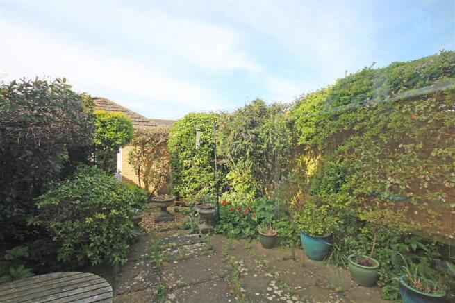 58KGG - Garden.jpg