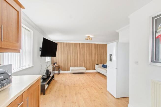 2 bed Apartment for sale Image 6