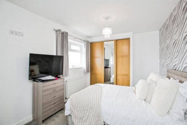 2 bed Terraced for sale Image 8