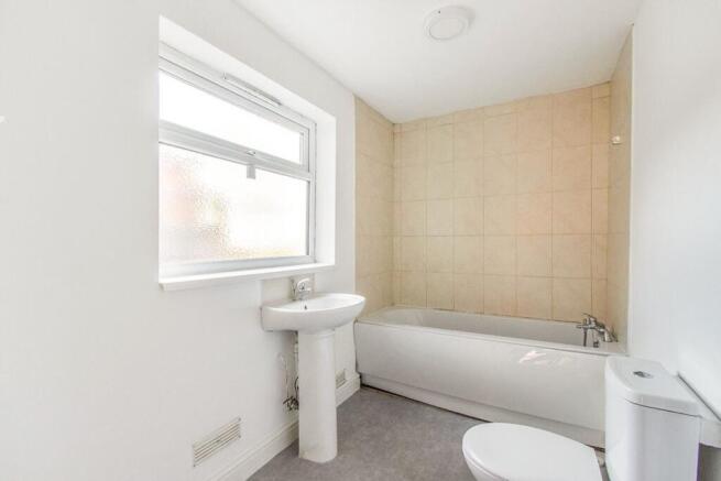 2 bed Terraced to rent Image 4