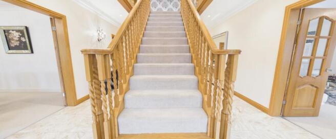 7 bed Detached for sale Image 5