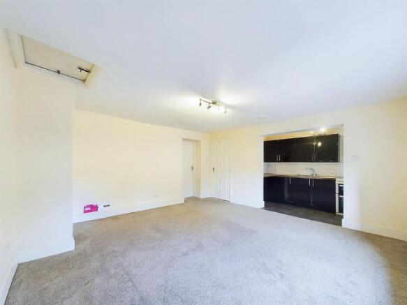 CAM03810G0-PR0137-STILL004.jpg