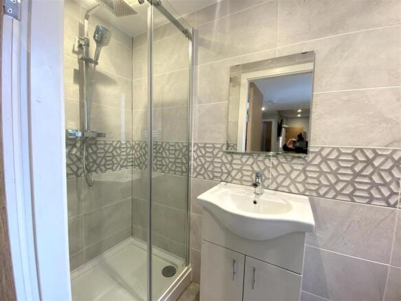 4ag.shower1.JPG