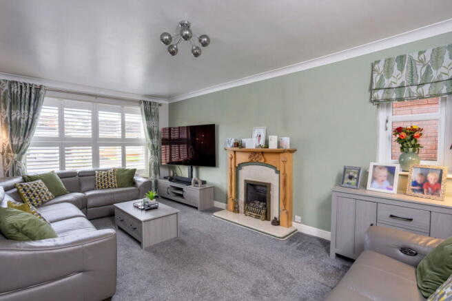 5 bed Detached for sale Image 8