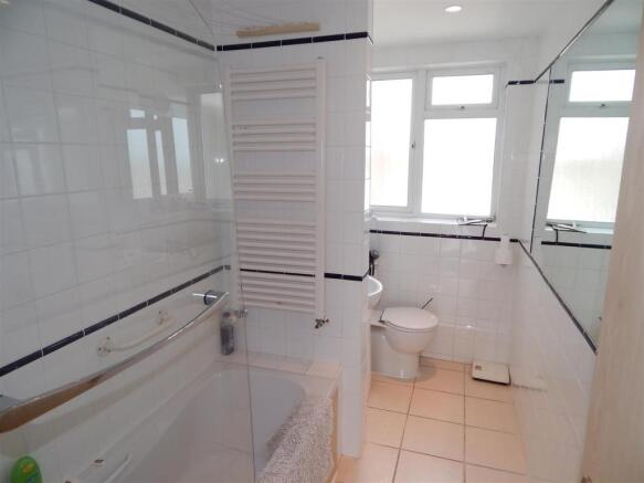 Bathroom / w.c.: