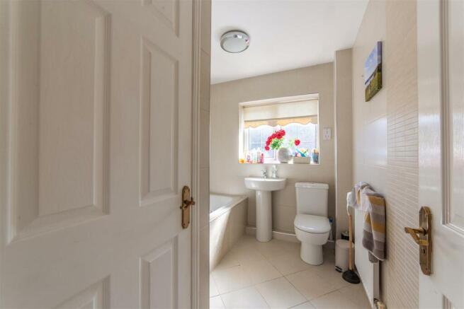 9 Juniper Crescent-10.jpg
