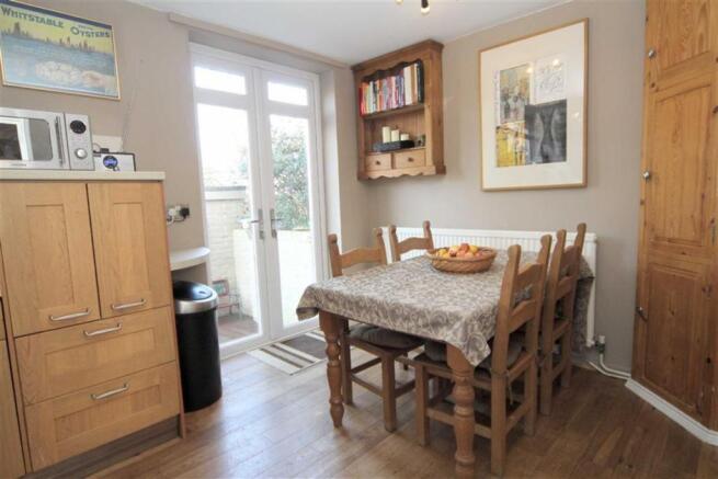 KITCHEN/DINING ROOM
