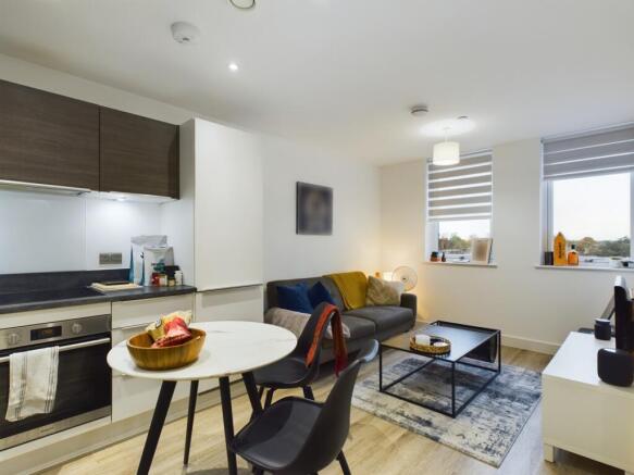 CAM01909G0-PR0076-STILL003