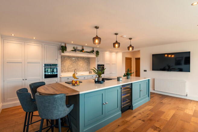 5 bed Detached for sale Image 10