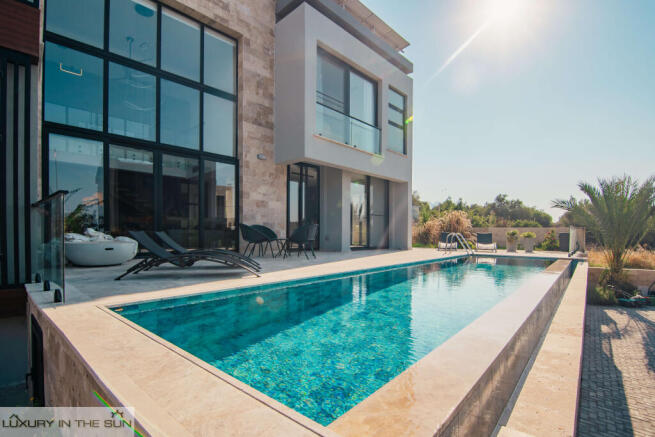 4 Bedroom LUXURY CUSTOM villa, private swimming pool Image 9999 2