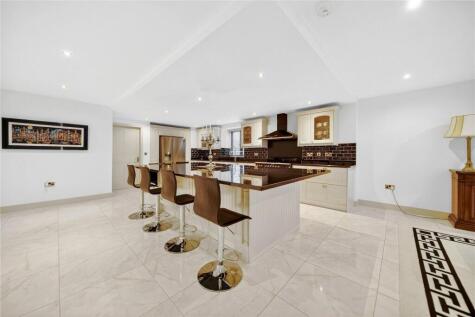 Apartment B, High Winds, 513 Harrogate Road, Leeds, West Yorkshire
