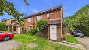 11, Rokes Place, Yateley GU46 6FF