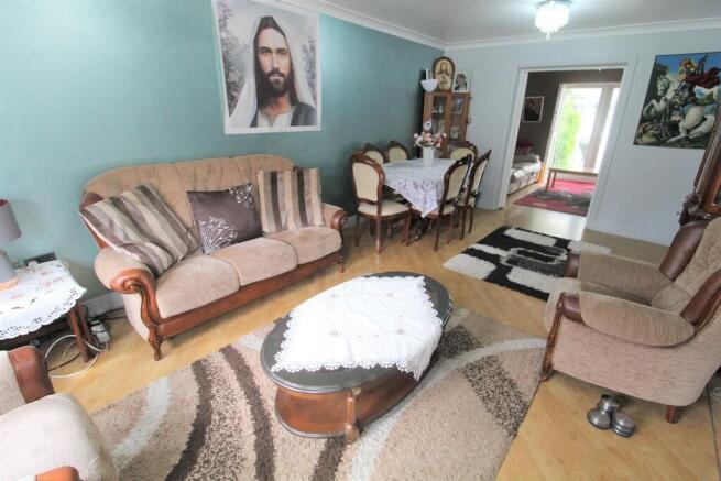 6 bed Detached for sale Image 7