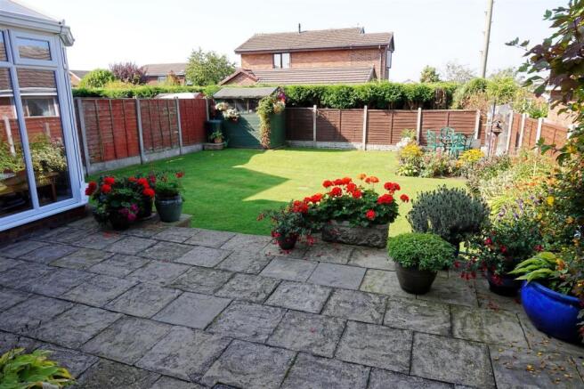 ENCLOSED LANDSCAPED 