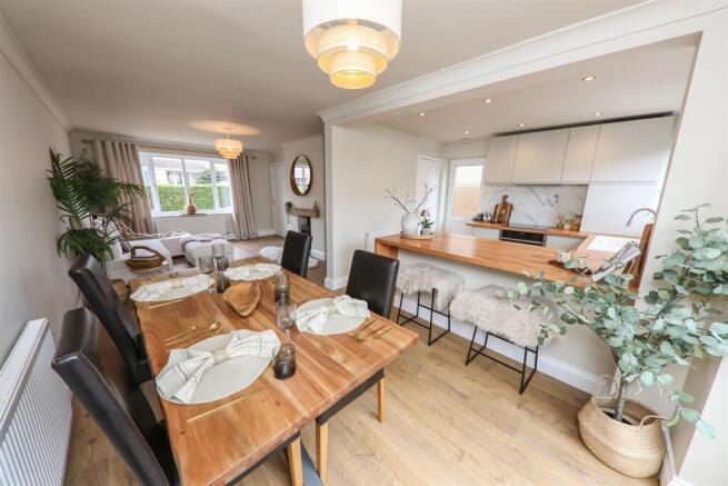 DINING/KITCHEN