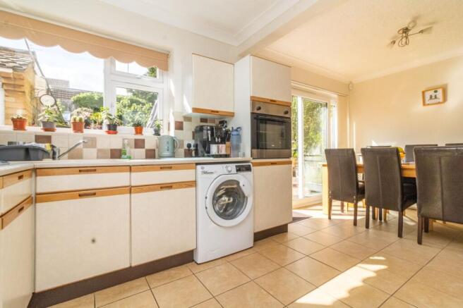 KITCHEN/DINING ROOM