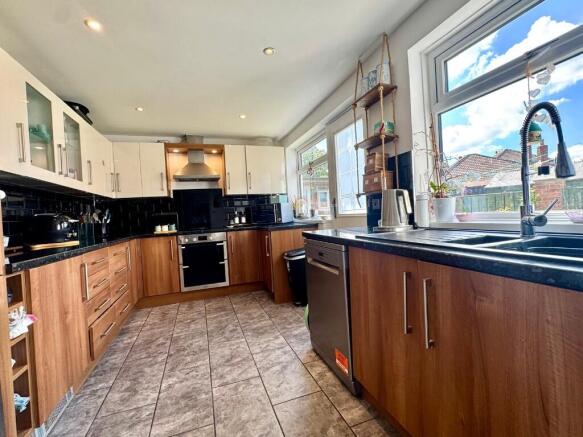 3 bed Semi-Detached for sale Image 7