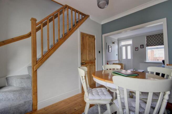 2 bed House to rent Image 6
