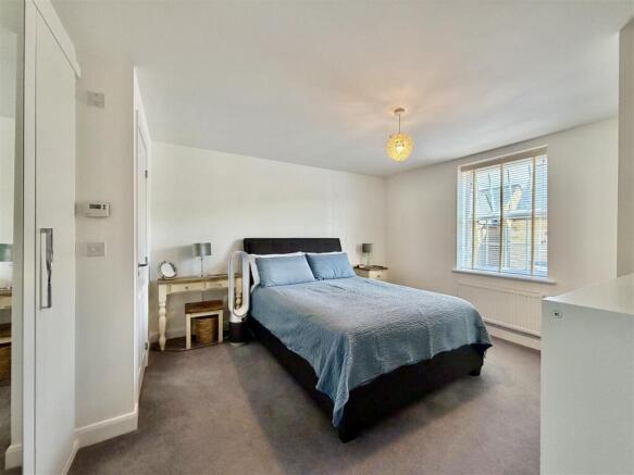 4 bed Detached for sale Image 5
