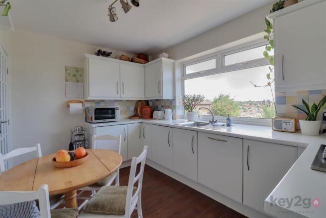 4 bed Detached for sale Image 8