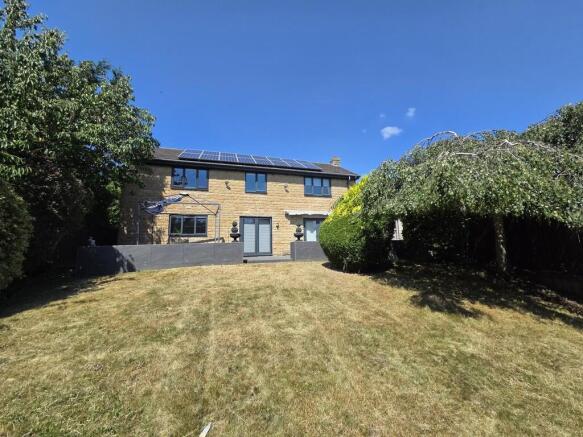 5 bed Detached to rent Image 4