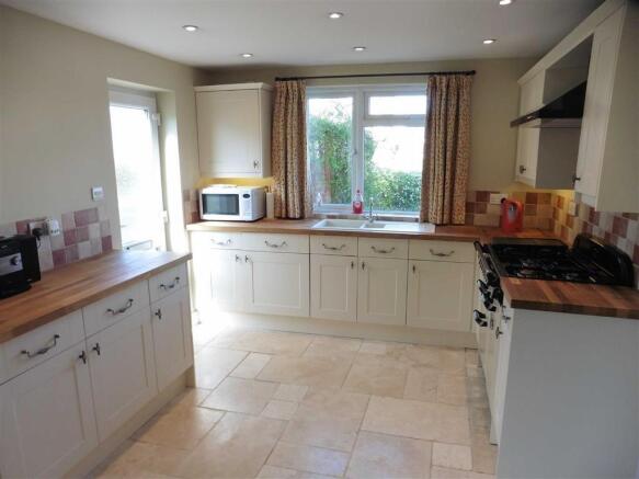Kitchen/ Dining Room
