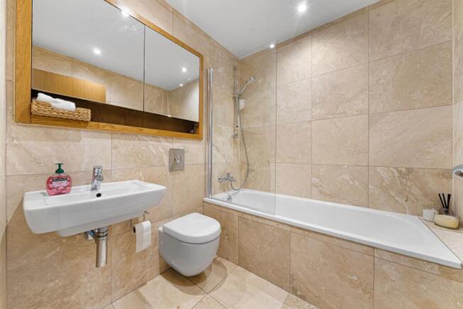 3 bed Flat for sale Image 8