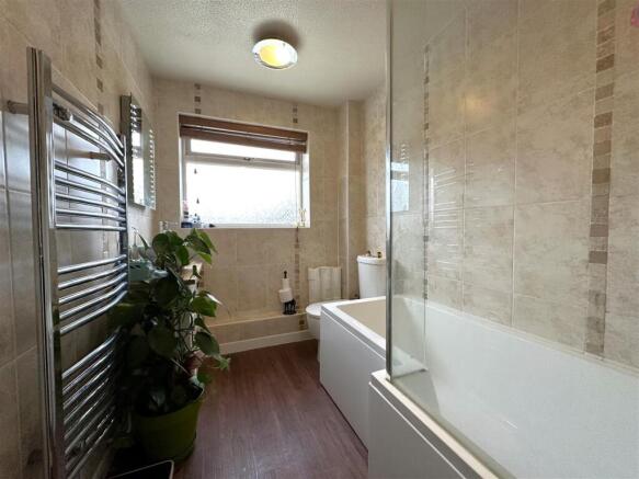 Modern Family Bathroom 841
