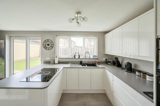 4 bed Detached for sale Image 5