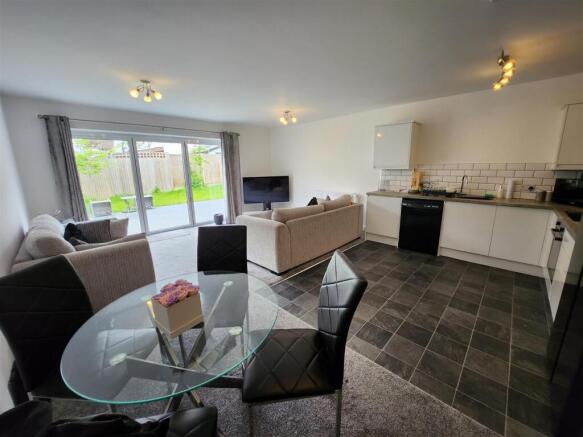 Kitchen Lounge 2.jpg
