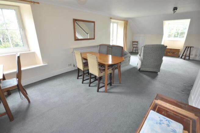 LIVING / DINING ROOM