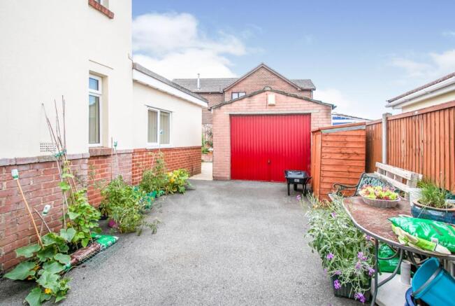 Driveway/Garage