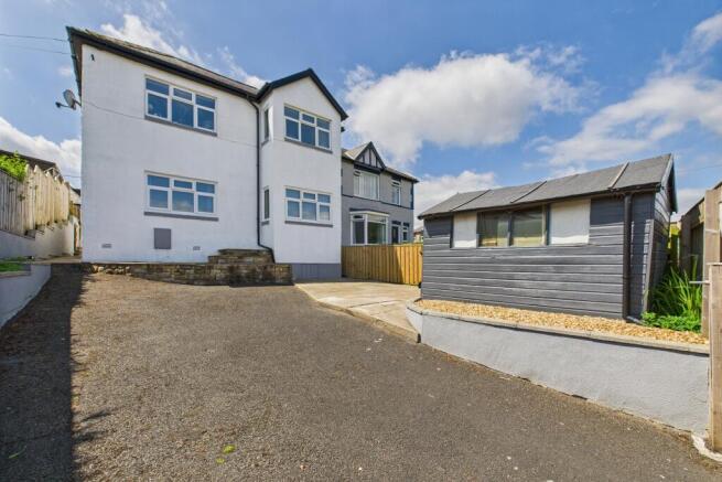 CAM04201G0-PR0091-STILL030